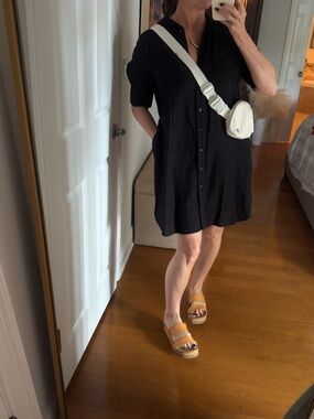 Women's Black linen Button-Down dress with pockets Size Small but fits medium